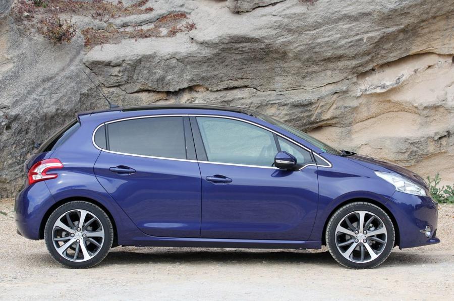  Peugeot 208 5-Door 2012 года  (фото 7 из 73)